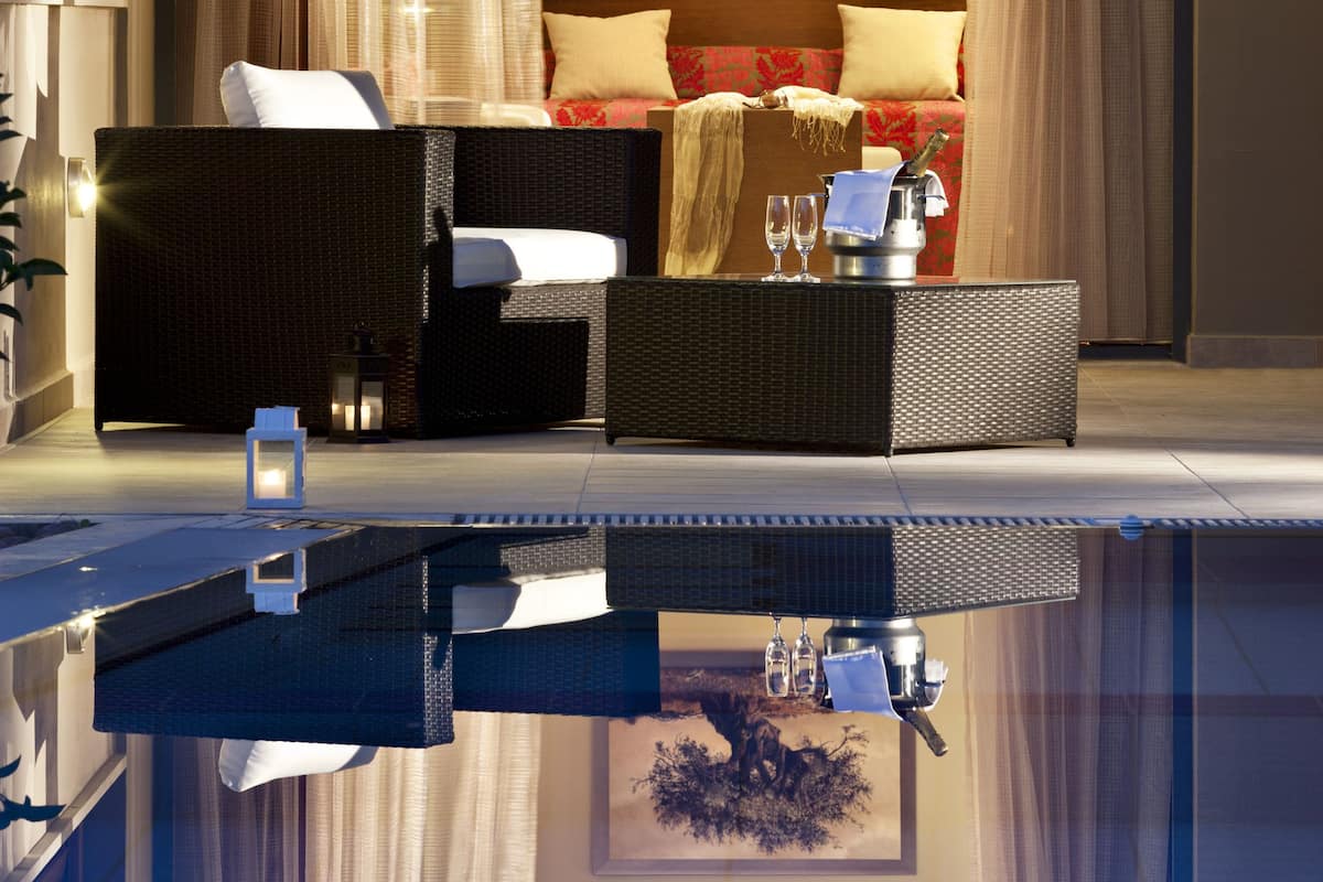 Phòng Suite, 2 phòng ngủ (Maisonette) | Minibar, két bảo mật tại phòng, bàn, phòng cách âm 