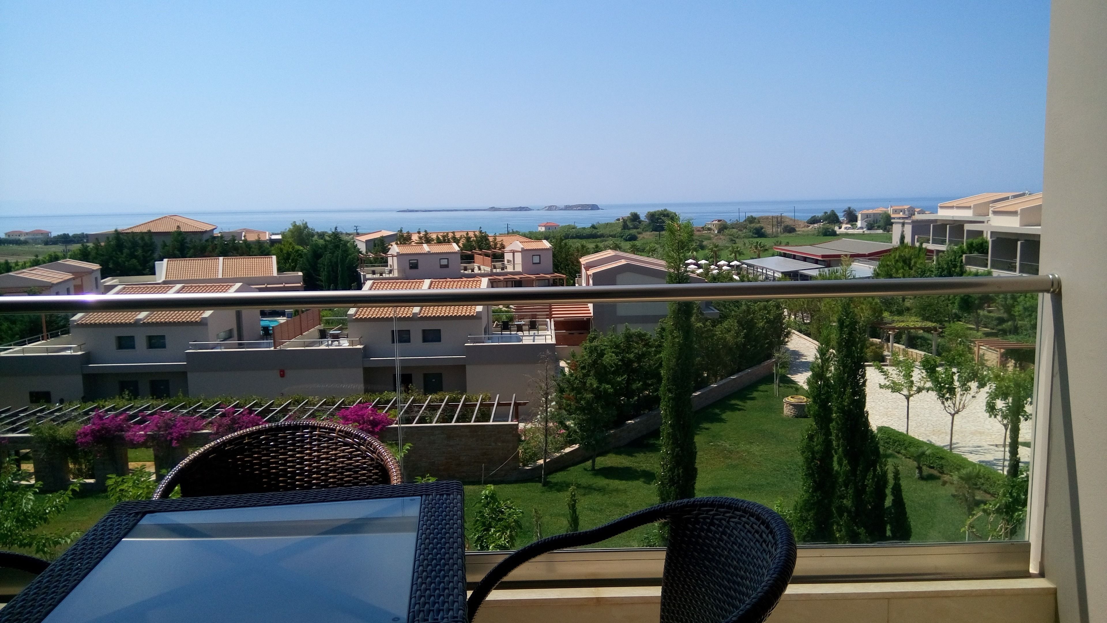 family room, garden view (deluxe) | balcony view