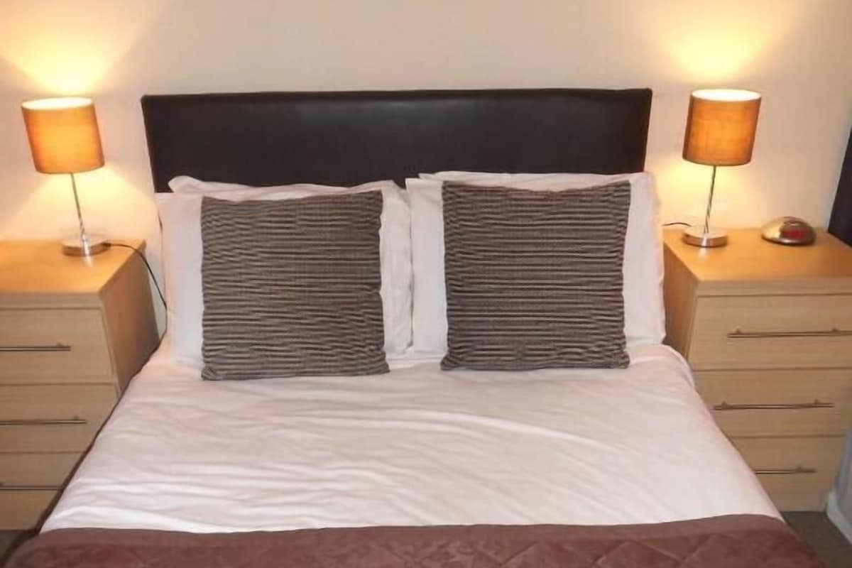 In-room safe, desk, iron/ironing board (on request), cribs (surcharge)
