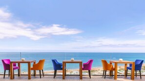 Breakfast and dinner served, ocean views 