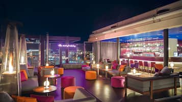 2 bars/lounges, bar met dakterras