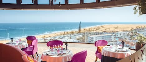 供应早餐和晚餐,海景