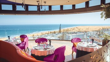 Se sirven desayunos y cenas (con vistas al mar) 