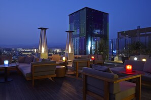 2 bares o lounges, bar en la azotea