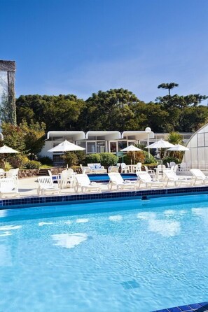 Innenpool, 2 Außenpools