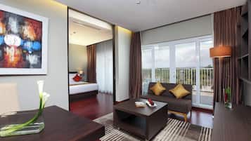 Minibar, Zimmersafe, Schreibtisch, laptopgeeigneter Arbeitsplatz