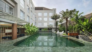 Outdoor pool, pool umbrellas, sun loungers