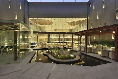 5 restaurants, breakfast, lunch, dinner served; Indian cuisine. Taj Agra