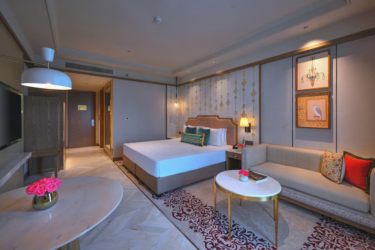 luxury room, 1 king bed | premium bedding, down duvets, minibar, in-room safe