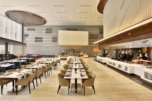 Daily buffet breakfast for a fee