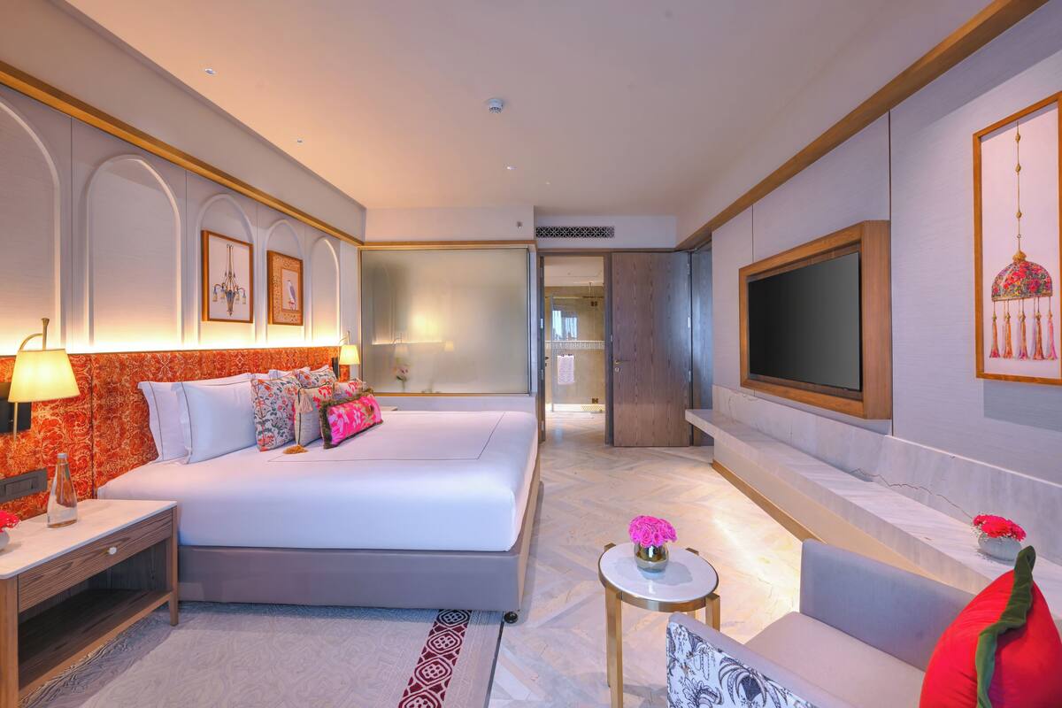 deluxe suite | premium bedding, down duvets, minibar, in-room safe