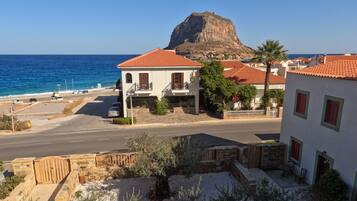 Deluxe Double Room | Terrace/patio