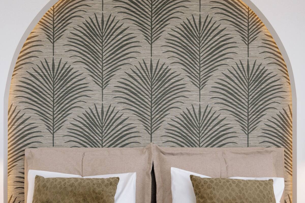 junior suite, sea view | 1 bedroom, minibar, in-room safe, travel cot