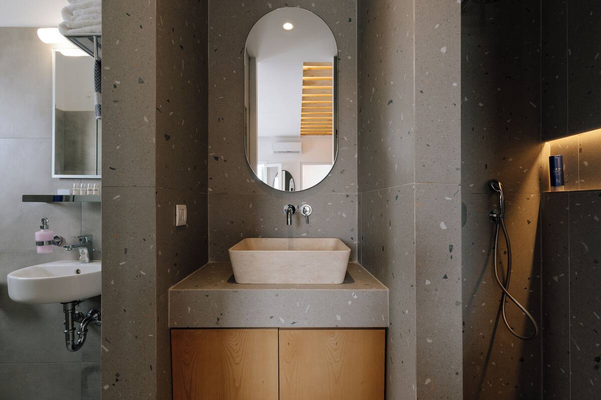 junior suite, sea view | bathroom | shower, free toiletries, hair dryer, slippers