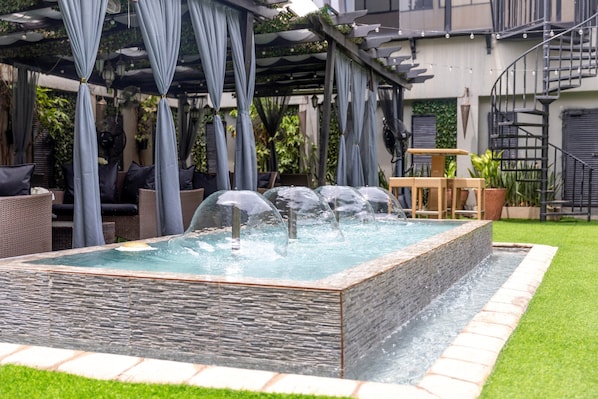 Fountain - Villa Monticello (Accra)