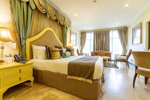 Superior Suite | Egyptian cotton sheets, premium bedding, Select Comfort beds - Villa Monticello (Accra)