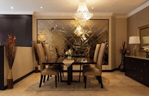 Suite Presidensial | Makan di kamar