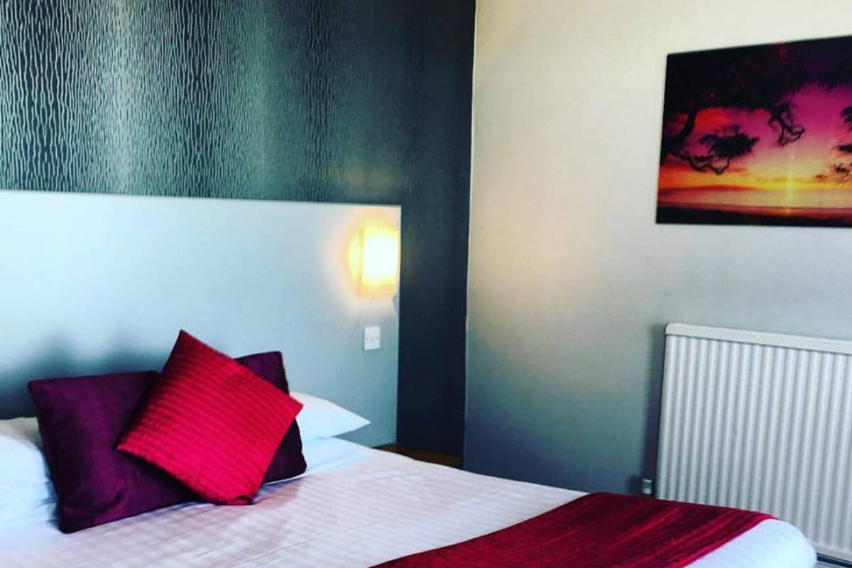 Tweepersoonskamer, uitzicht op zee | Een kluis op de kamer, gratis wifi, beddengoed
