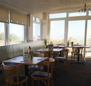 Se sirven desayunos, comidas y cenas