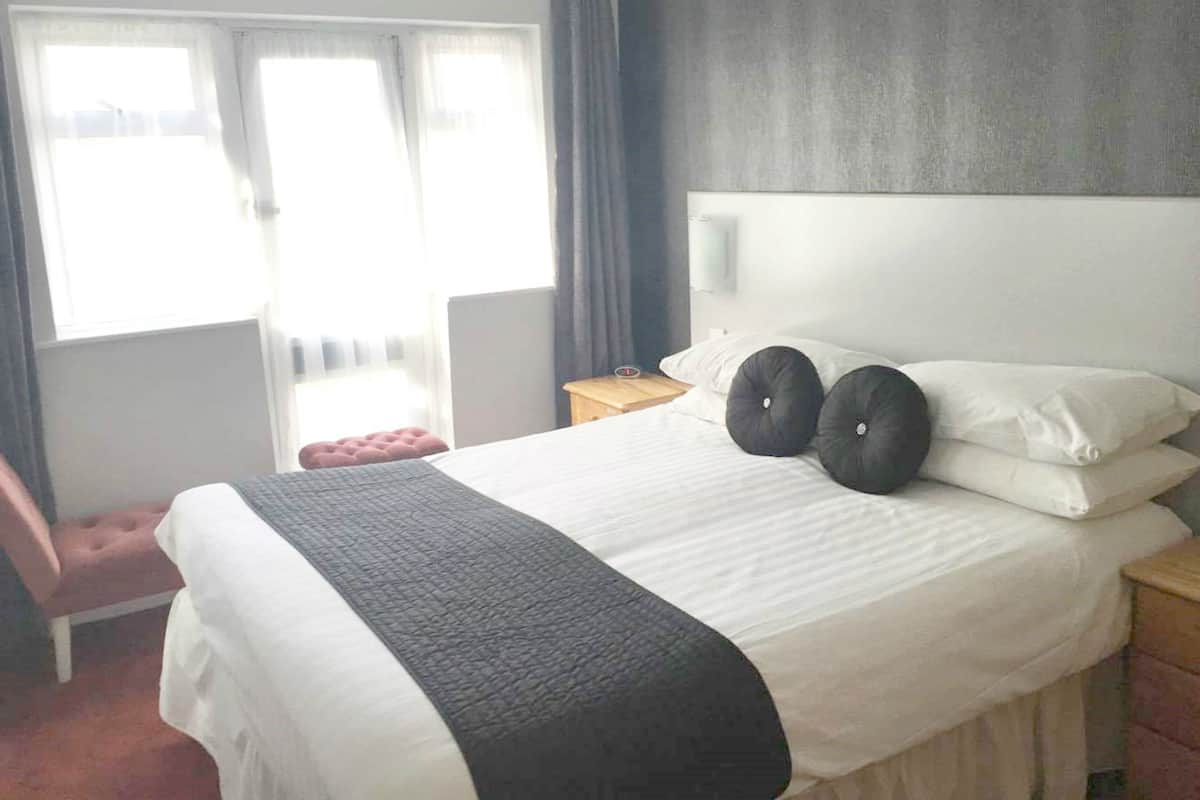 In-room safe, free WiFi, bed sheets