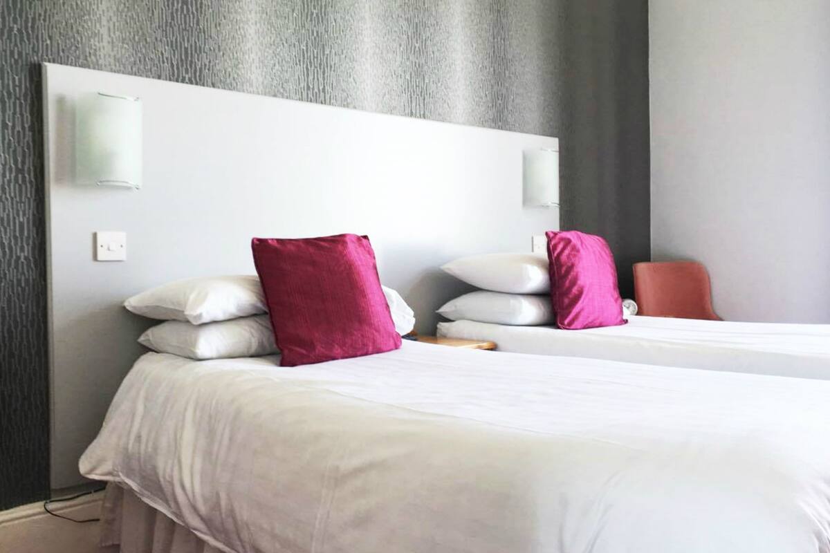 in-room safe, free wifi, bed sheets