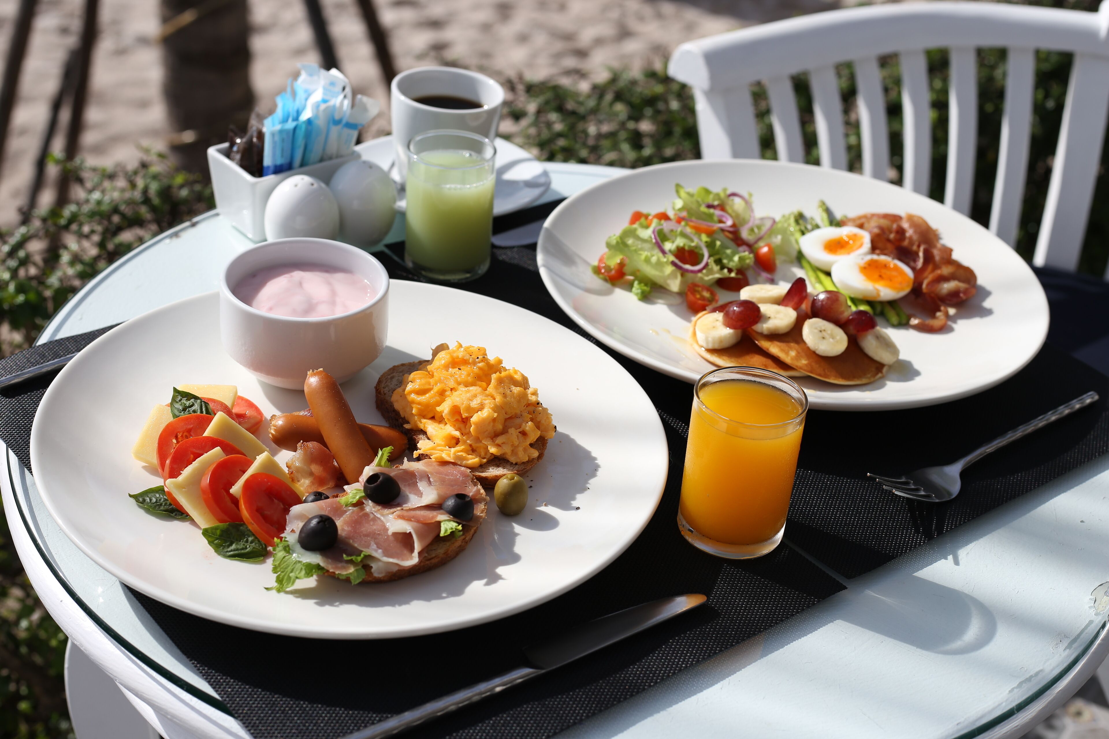 daily buffet breakfast (thb 650 per person)