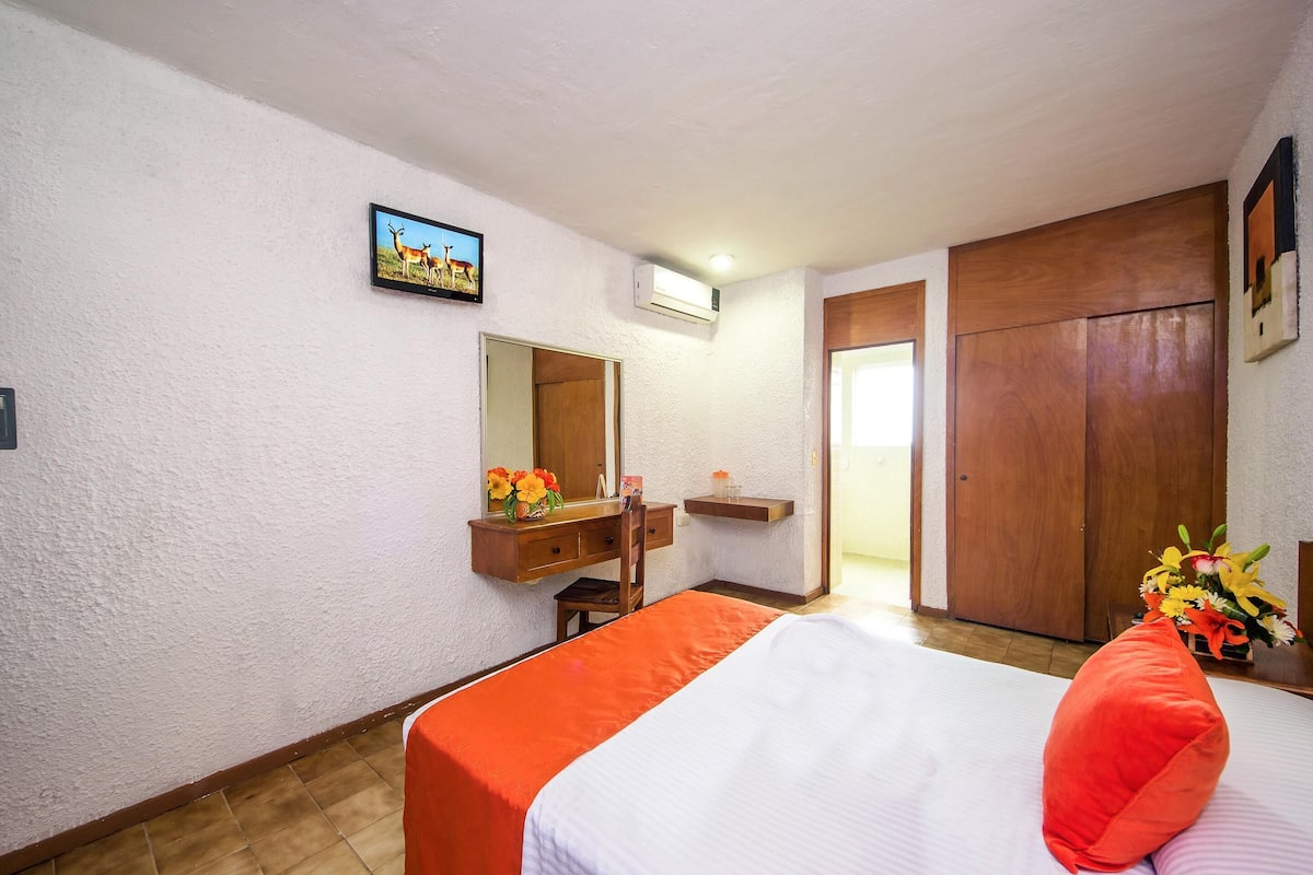 Blackout curtains, free WiFi, bed sheets