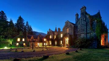 Fassade der Unterkunft â Abend/Nacht