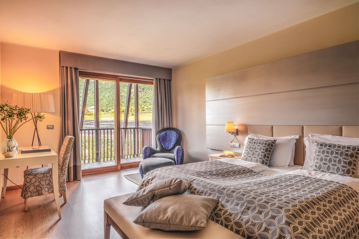 1 bedroom, premium bedding, down comforters, pillowtop beds