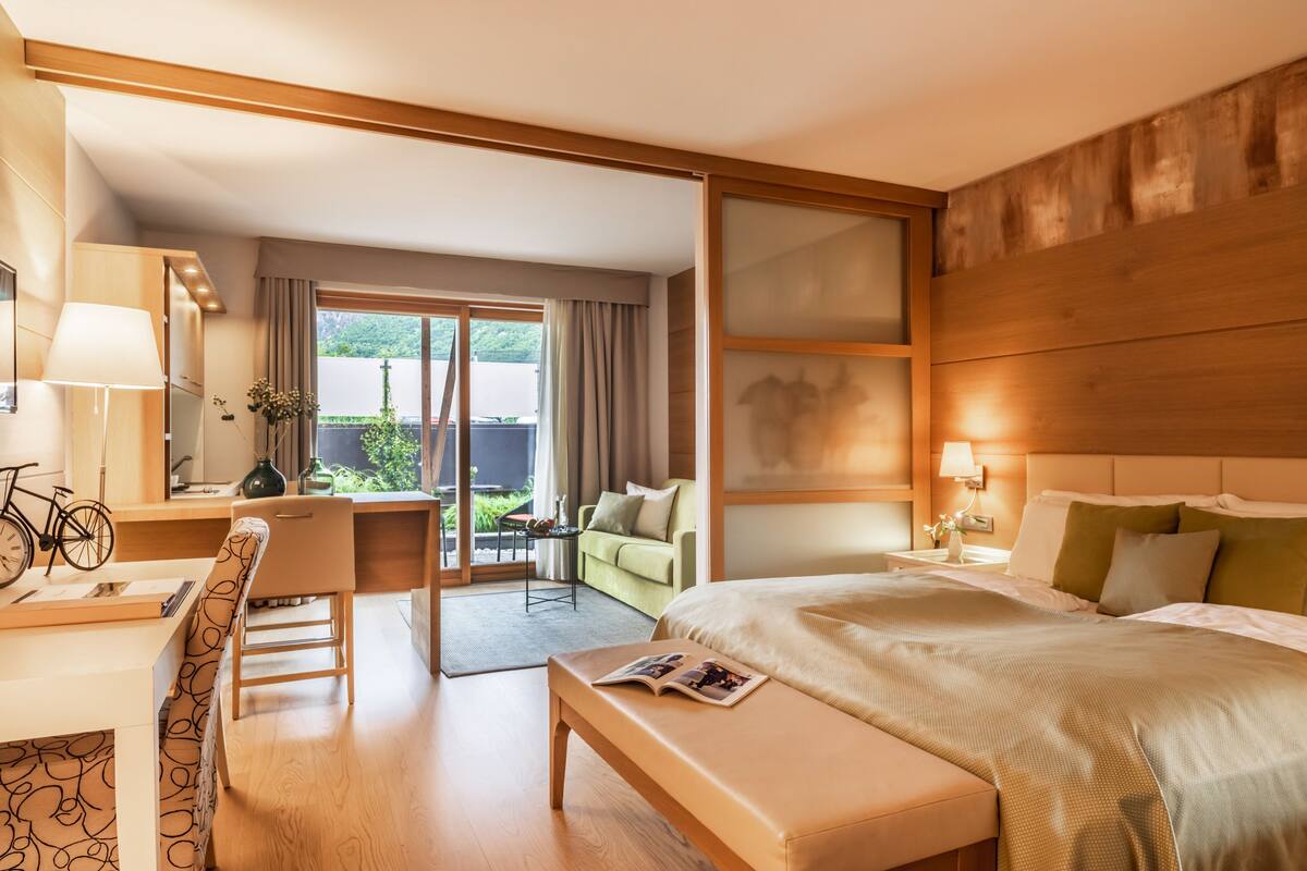 1 bedroom, premium bedding, down comforters, pillowtop beds