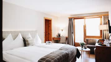 Classic Double Room | Hypo-allergenic bedding, minibar, in-room safe, individually decorated