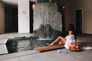 Indoor pool, pool loungers - Hotel Steinbock (Pontresina)