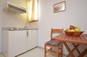 In-room dining - Rena Valetta Studios (Naxos)