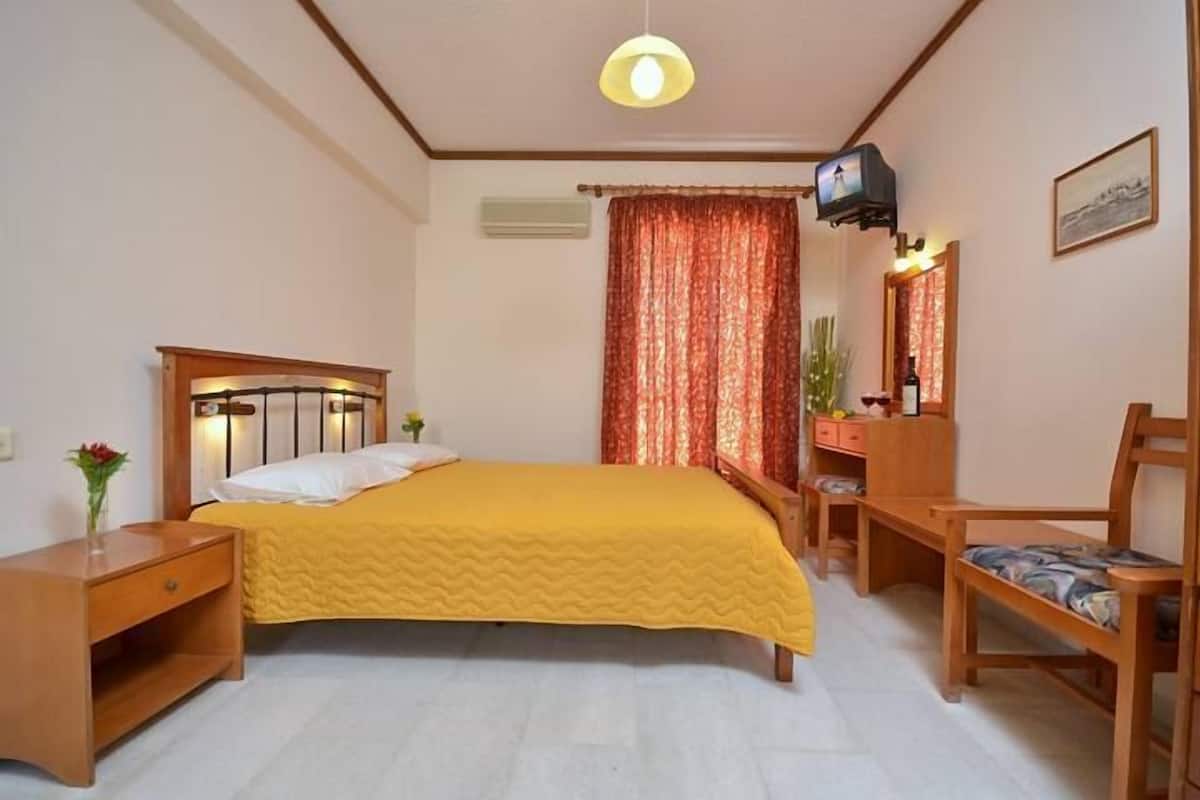 Studio | Free cribs/infant beds, rollaway beds, free WiFi
