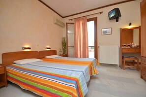 Free cots/infant beds, rollaway beds, free WiFi - Rena Valetta Studios (Naxos)