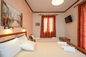 Studio for 3 people | Free cots/infant beds, rollaway beds, free WiFi - Rena Valetta Studios (Naxos)
