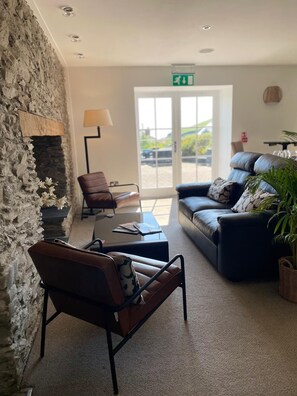 32-inch TV with digital channels - The Llawnroc  (St Austell)