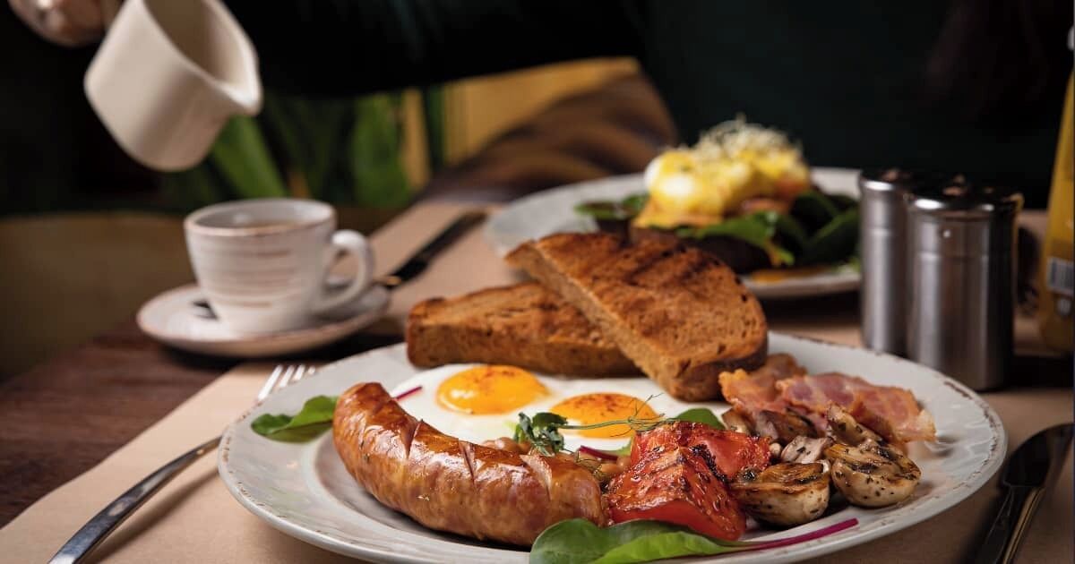 daily cooked-to-order breakfast for a fee