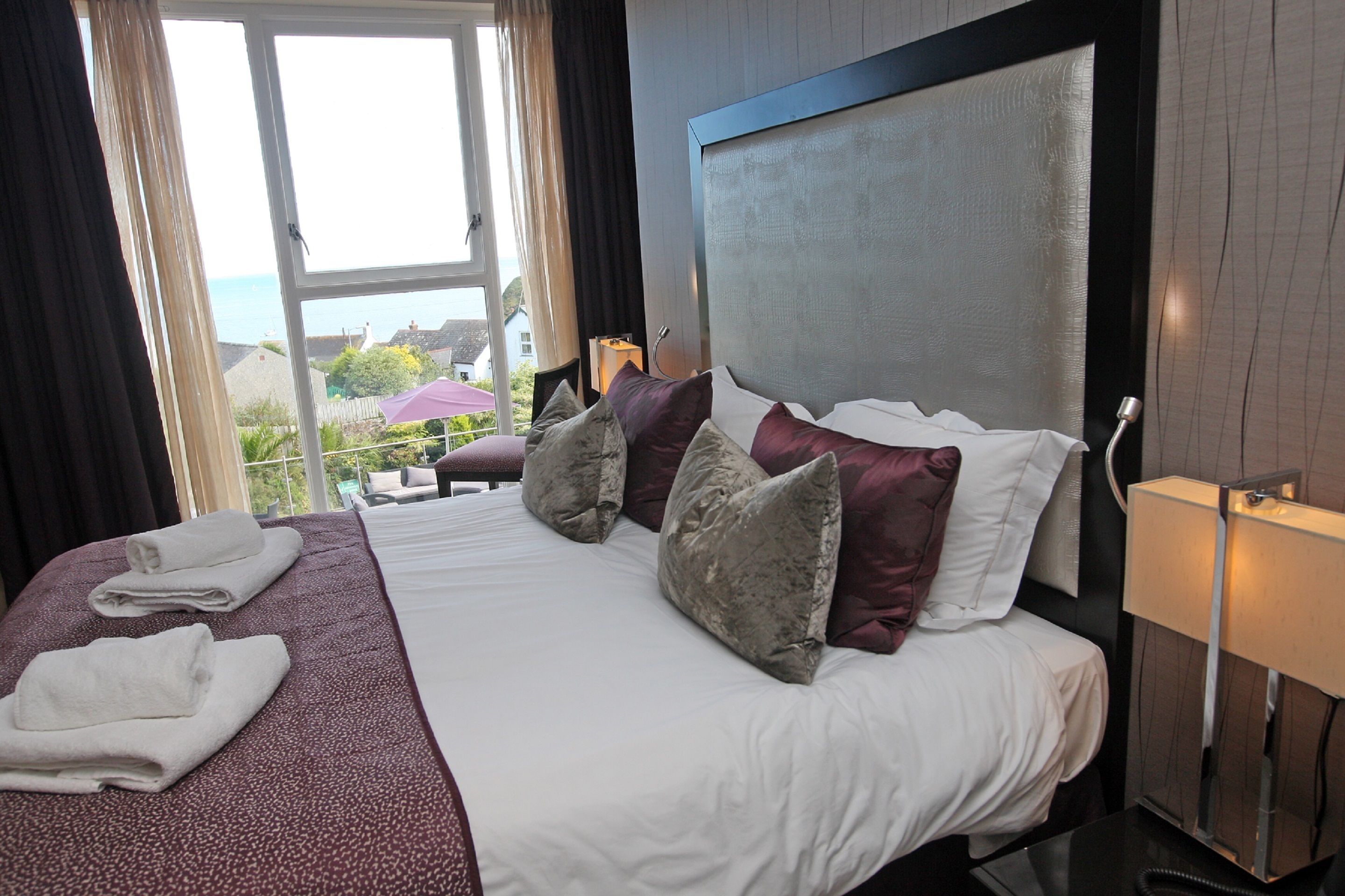 egyptian cotton sheets, premium bedding, memory-foam beds, in-room safe