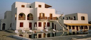 Exterior - Romanzza Studios (Naxos)