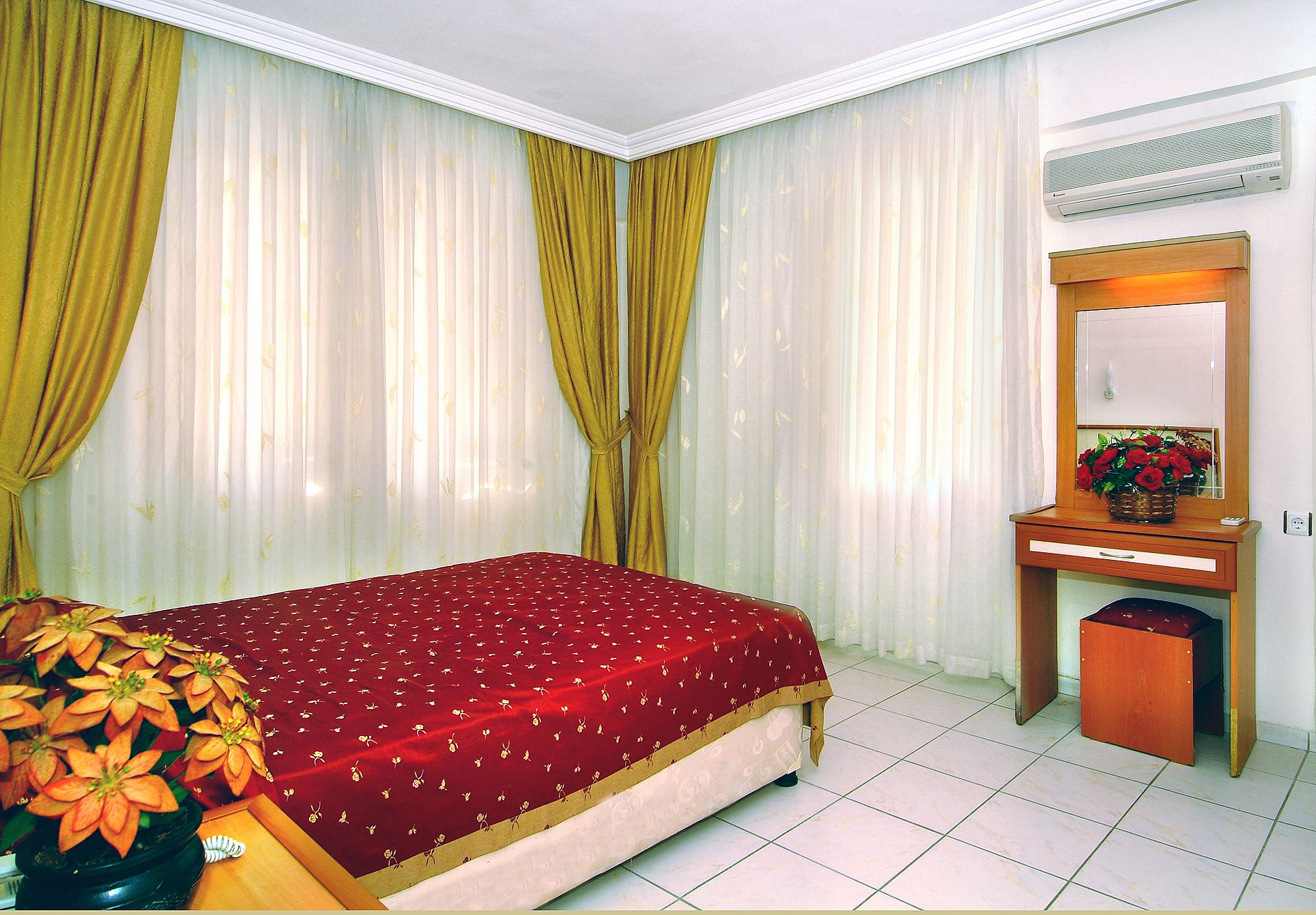 Camera Standard | Una scrivania, culle/letti per bambini (gratuiti)