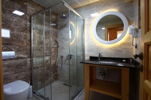 Standard Room | Bathroom | Free toiletries, hair dryer, towels - Bacchus Pension (Antalya)