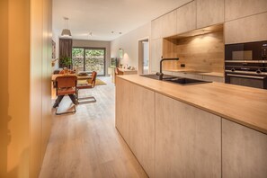 Deluxe Apartment | Private kitchen | Coffee/tea maker, electric kettle