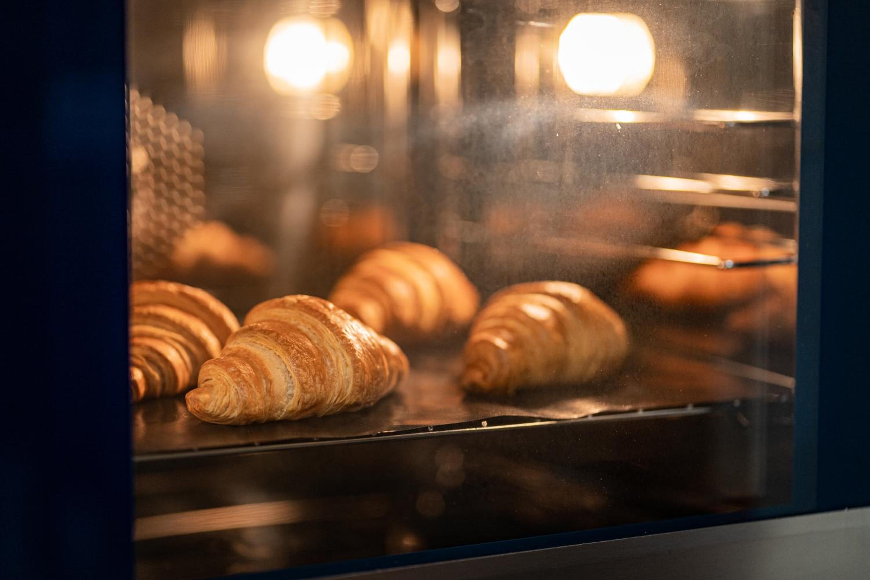 A bakery display case with croissants.
