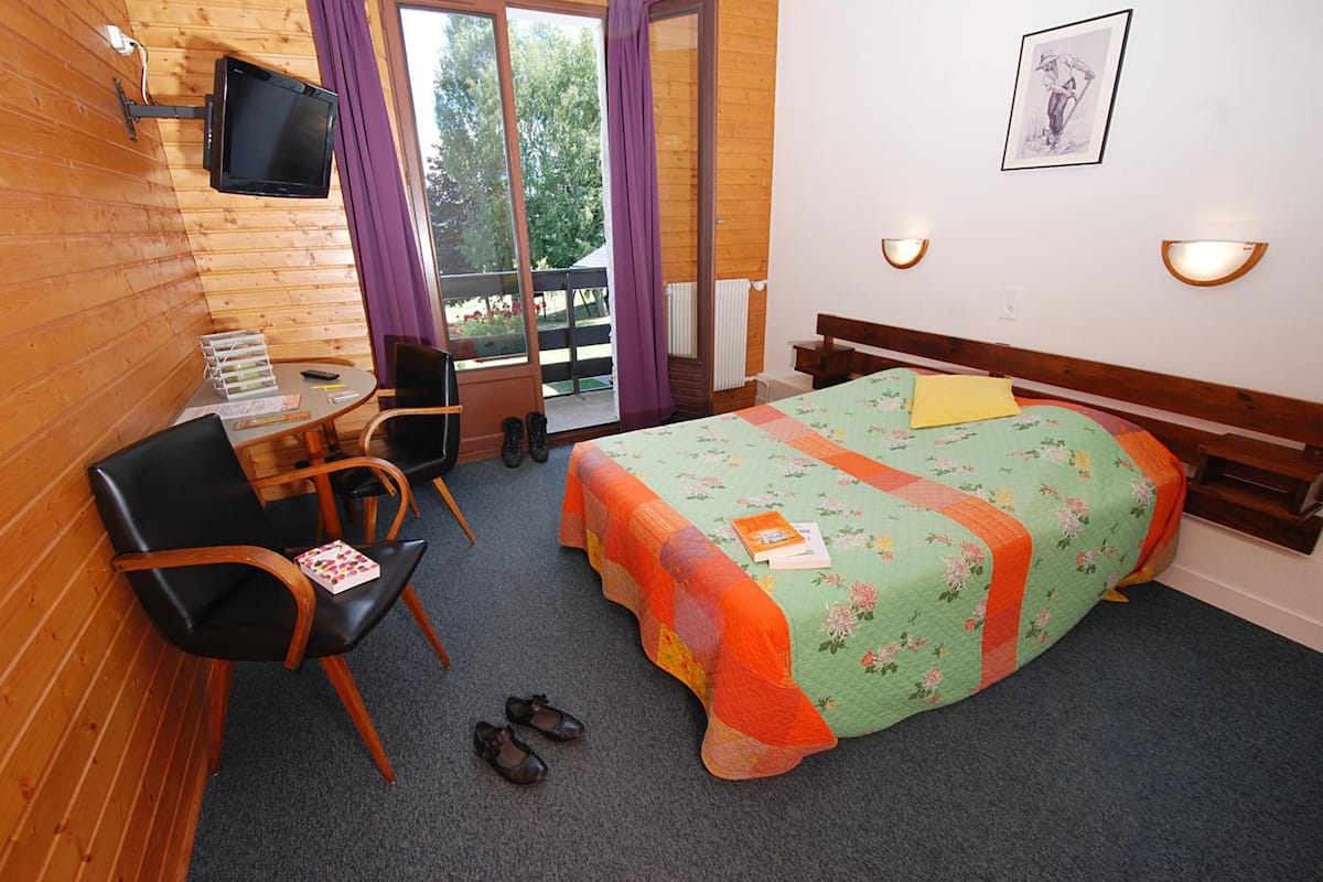 desk, blackout curtains, iron/ironing board, cots/infant beds