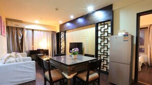 Minibar, in-room safe, desk, blackout drapes - Century Landscape Hotel (Xi'an)