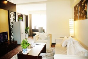 Minibar, in-room safe, desk, blackout curtains - Century Landscape Hotel (Xi'an)