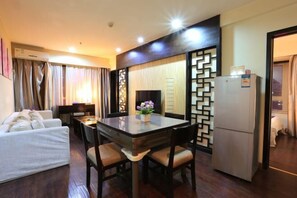 Minibar, in-room safe, desk, blackout drapes - Century Landscape Hotel (Xi'an)