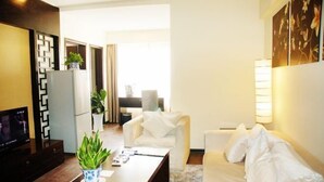 Minibar, in-room safe, desk, blackout drapes - Century Landscape Hotel (Xi'an)