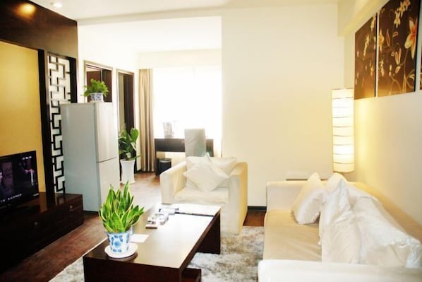 Minibar, in-room safe, desk, blackout drapes - Century Landscape Hotel (Xi'an)